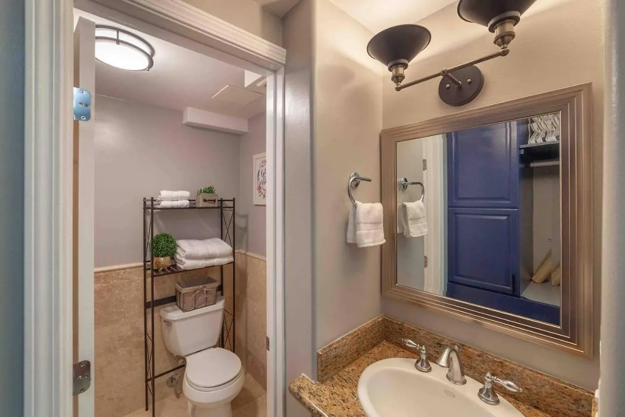 @ Marbella Lane Studio, 15 Steps From The Beach, 11 Mins From The Airport Honolulu 0*,  USA